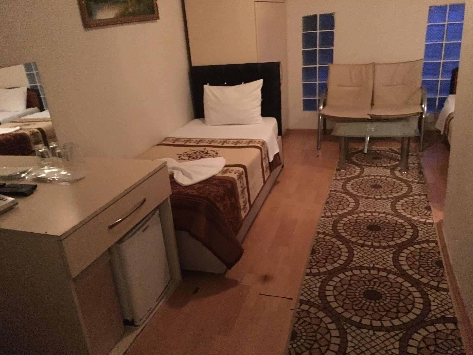 Oeruen Hotel Istanboel Buitenkant foto